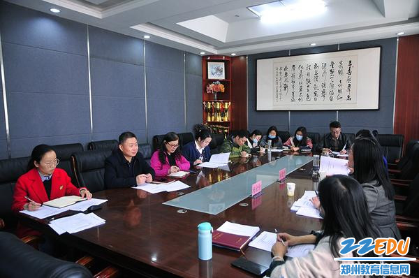 各课题组主要成员参与研讨 各课题组主要成员参与研讨