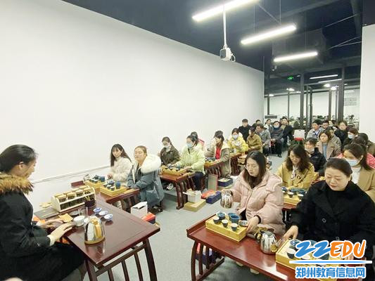 企业学员学习茶艺 企业学员学习茶艺