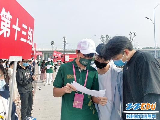 组织观众嘉宾入场 组织观众嘉宾入场