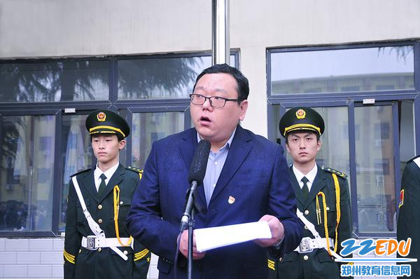 校团委负责人赵宁国旗下演讲 校团委负责人赵宁国旗下演讲