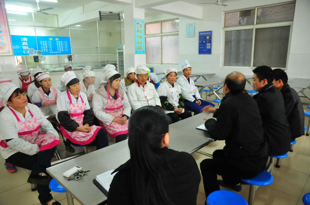 郑州市科技工业学校开展爱国卫生运动预防传染病传播