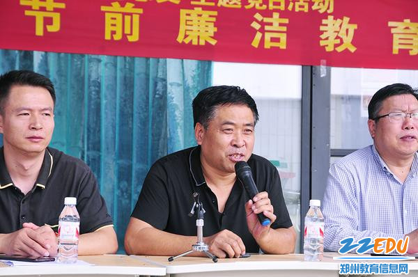 王庄村党支部书记袁明海作脱贫攻坚工作报告 王庄村党支部书记袁明海作脱贫攻坚工作报告